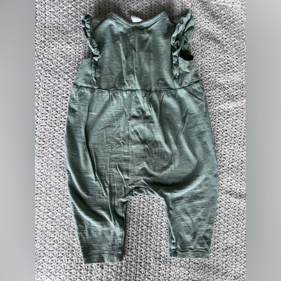 H&M sage green romper 6-9 months - Picture 2 of 3